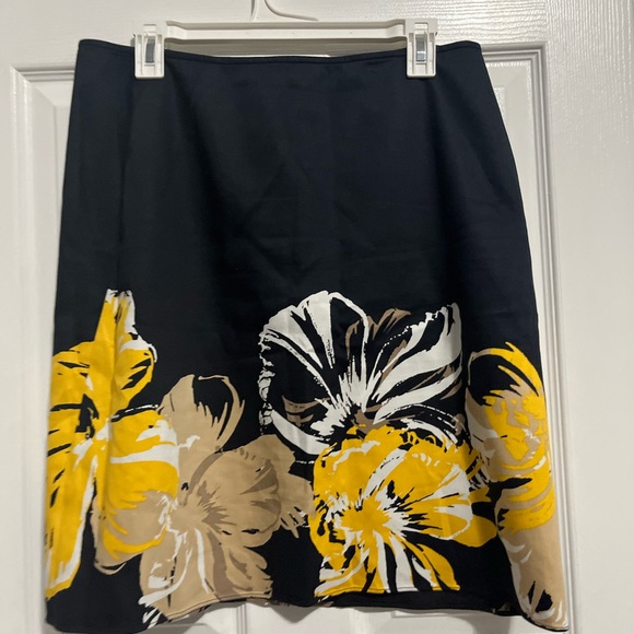 Tahari Skirt - Picture 3 of 5